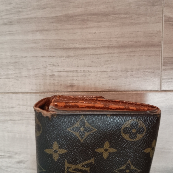 Louis Vuitton Sarah Leather Wallet - Picture 6 of 14